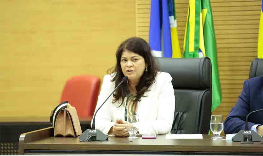 Deputada Cassia visita Hospital de Base para fiscalizar denúncias de falta de alimentação de pacientes e funcionário