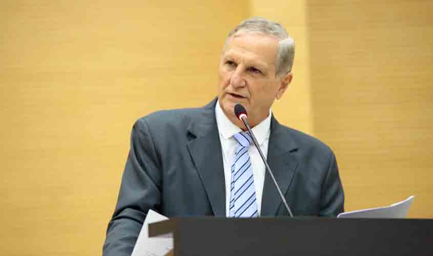 Detran atende indicação do deputado Adelino Follador e volta a atender ao público