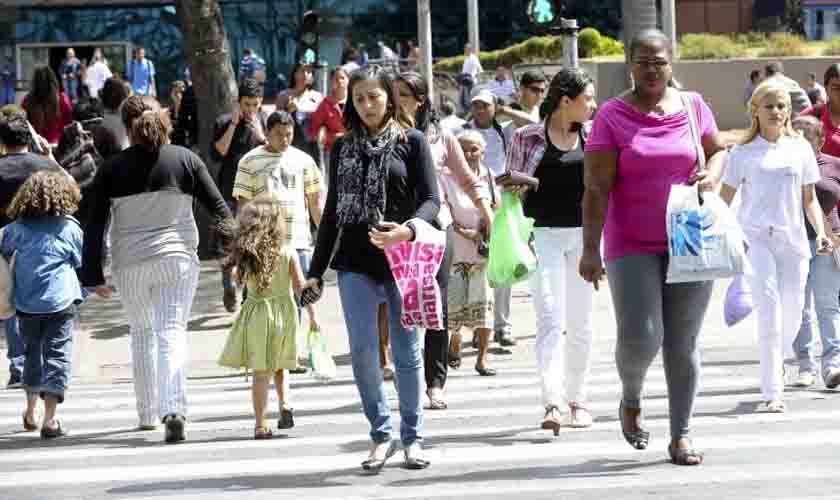 Reserva de vagas para mulheres na política ajuda, mas é preciso fiscalizar, aponta especialista