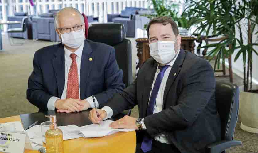 Em Brasília, Alex Redano participa de evento que fecha parceria com o TSE para combater a desinformação