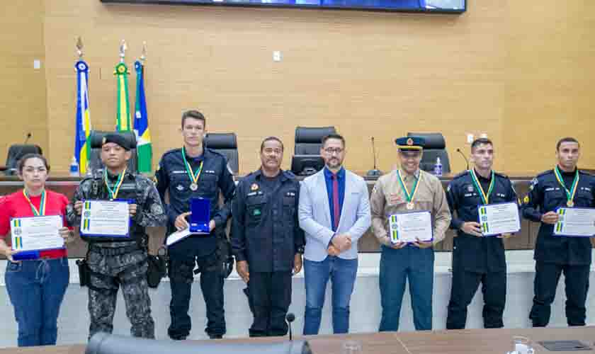 Deputado Anderson Pereira preside Sessão Solene para entrega de Medalhas do Mérito Legislativo para membros das Forças de Segurança do Estado