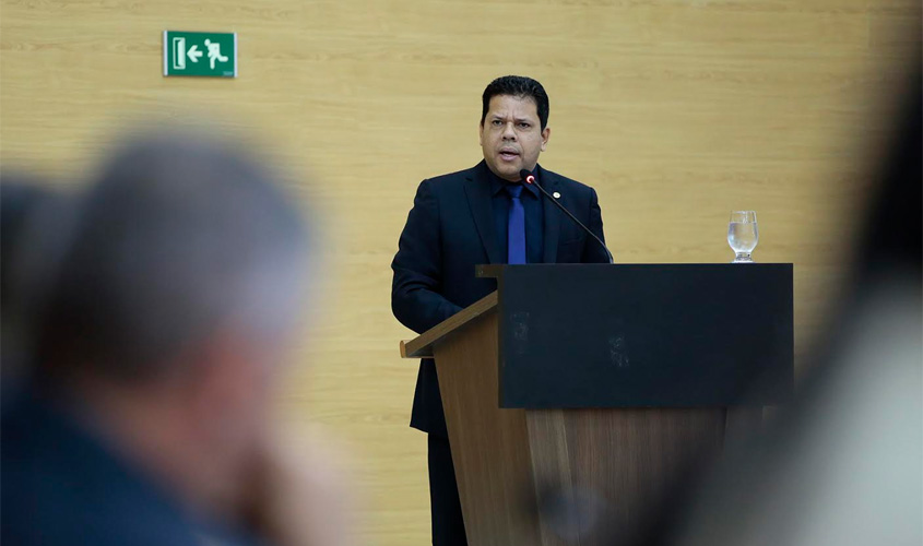 Deputado quer informações sobre a contratação de câmeras e vigilância eletrônica nas Escolas públicas