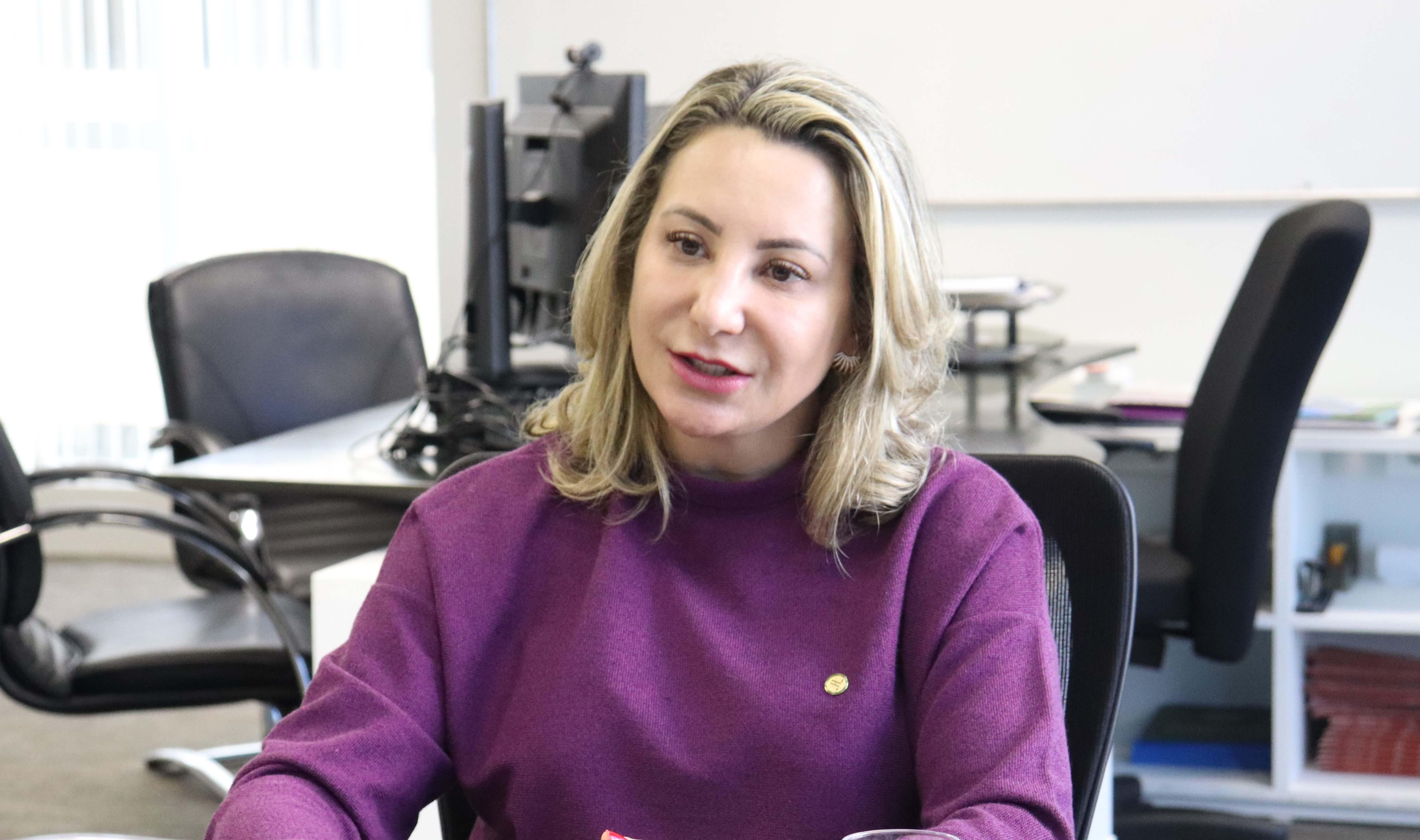 Deputada de Rondônia quer criar cota de empregos para mulher que apanha do marido