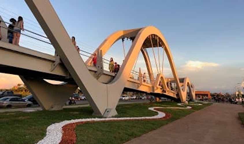 Mulheres são presas acusadas de fazer sexo em pula pula no Espaço Alternativo