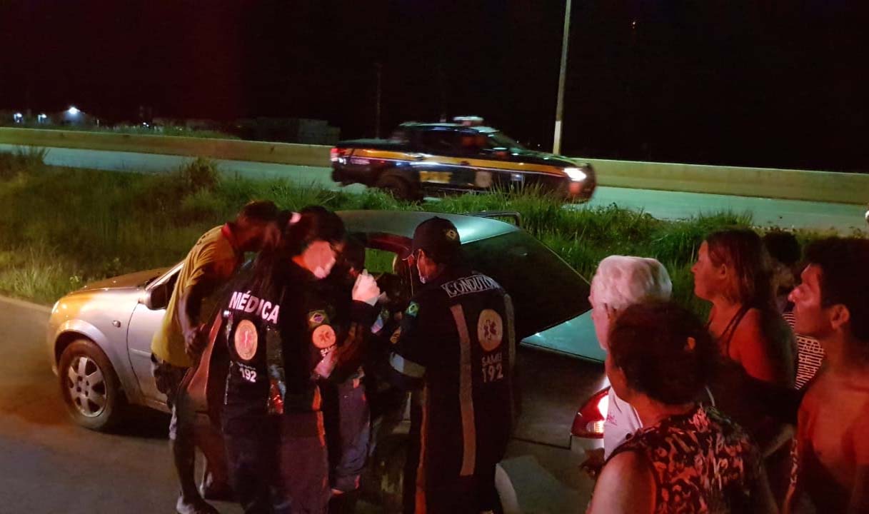 Jovem é baleado por bandidos que queriam roubar sua moto na zona leste