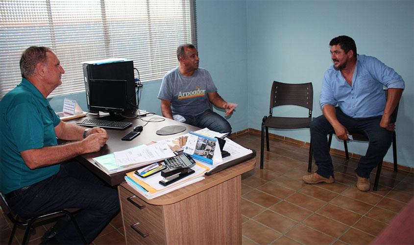 Adelino Follador garante emenda para recuperação de estradas em Cacaulândia