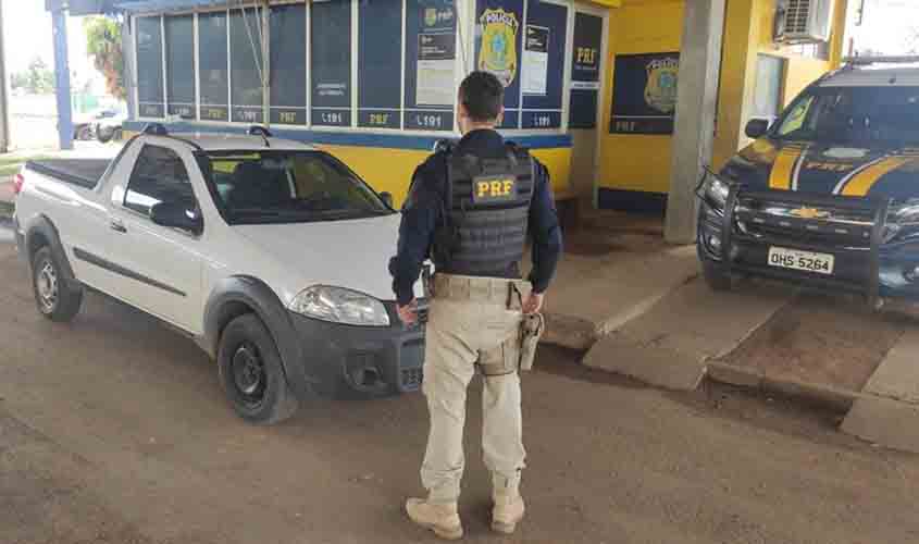Em Ariquemes/RO, PRF recupera carro roubado em Salvador/BA