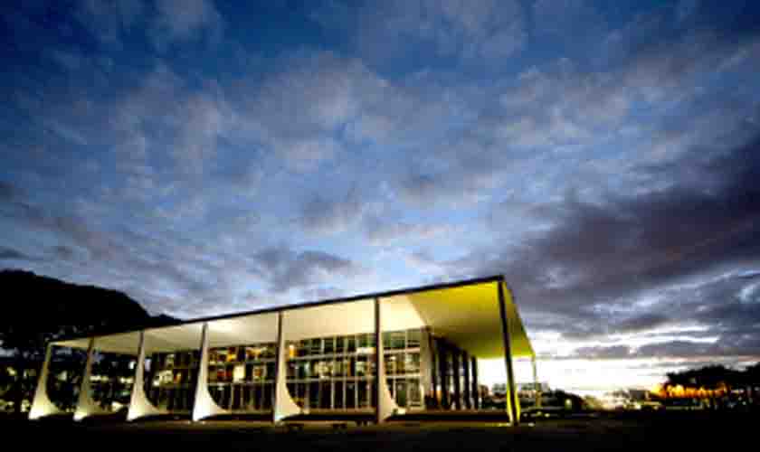 Partidos questionam graça concedida por Bolsonaro ao deputado Daniel Silveira