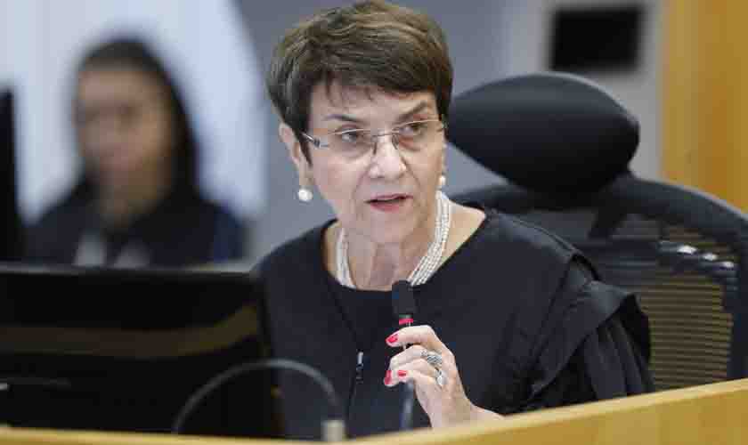 Enfermeiro obtém redução de jornada para cuidar de filho com autismo