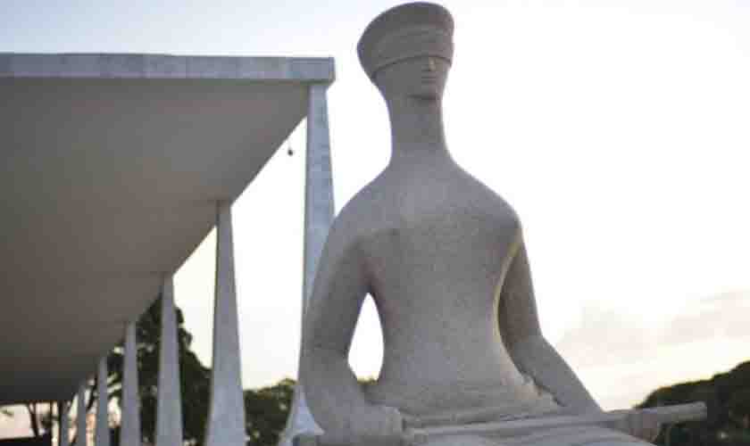 Cinco projetos pretendem anular decreto de Bolsonaro que extinguiu penas de Daniel Silveira  