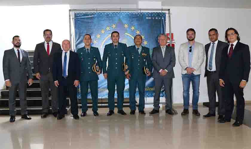 Membros do MPRO recebem homenagem da Polícia Militar