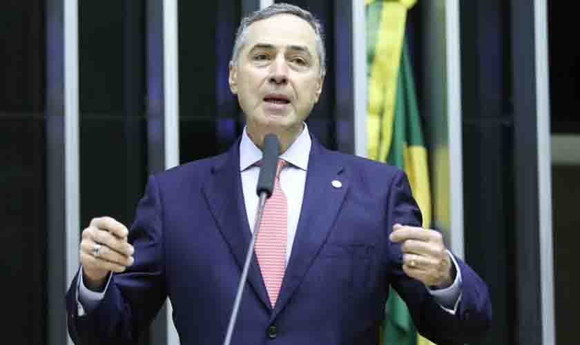 Câmara recorre de decisão de Roberto Barroso sobre perda de mandato de deputado