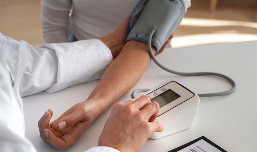 Estresse e sedentarismo acendem alerta para hipertensão em pessoas cada vez mais jovens 