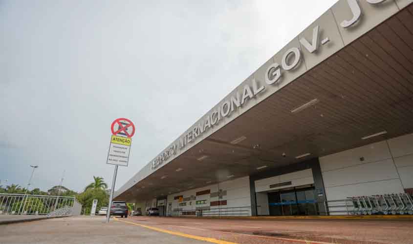 Prefeito Léo Moraes anuncia a retirada de placas que proibiam o estacionamento ao redor do aeroporto de Porto Velho