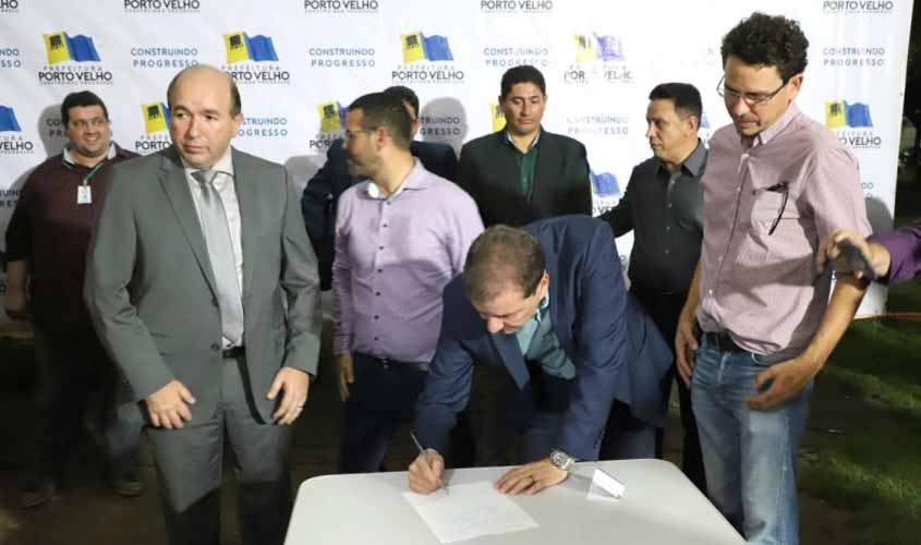 Hildon Chaves assina ordem de serviços para concluir a construção do Skate Park