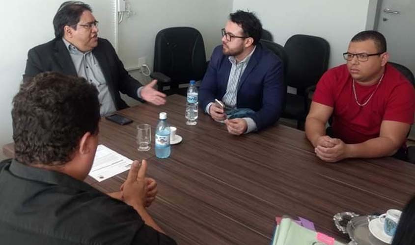 Márcio Oliveira reivindica vagas para professor de libras nos concursos públicos municipais