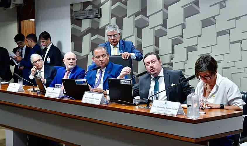 Especialistas apresentam prós e contras da regulação de cigarros eletrônicos