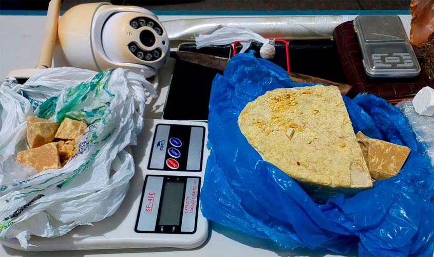 Polícia Militar apreende mais de 2 kg de drogas