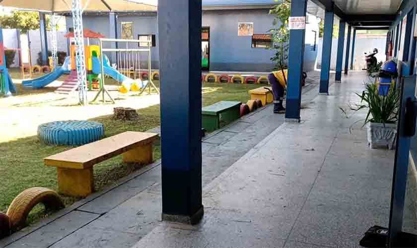 Prefeitura segue com capina,varrição e limpeza de ruas