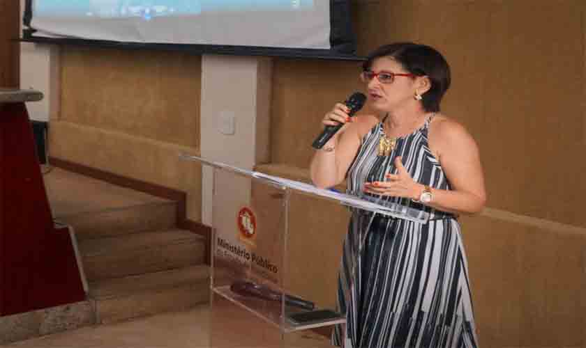 Com importante contribuição na comunicação pública local, primeira analista em Jornalismo do MPRO se aposenta do cargo