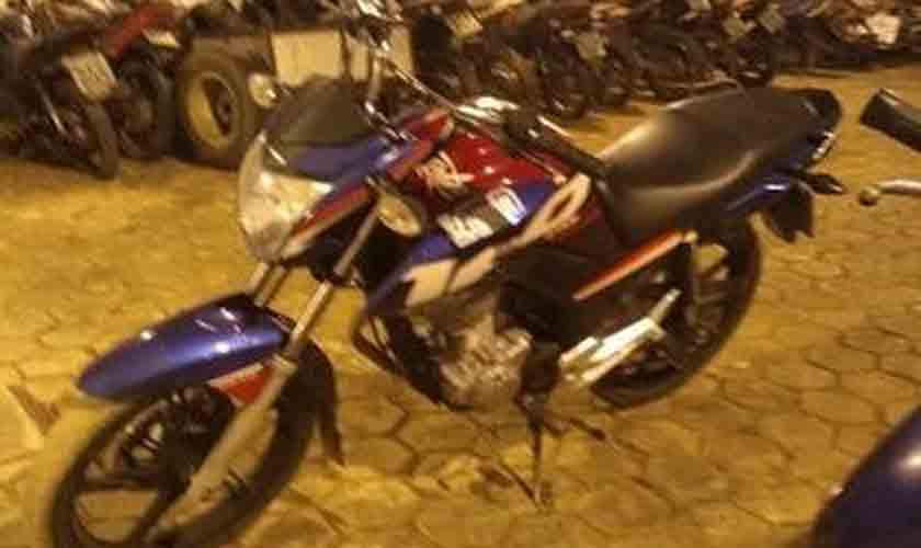 Policiais militares recuperam moto furtada