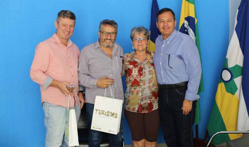 Empresa investe em área com 400 mil pinus : indústria deve gerar 40 empregos diretos   