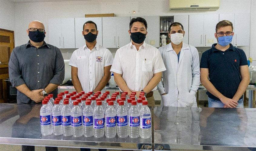 Prefeitura recebe doação de 140 litros de álcool em gel da UNIR campus