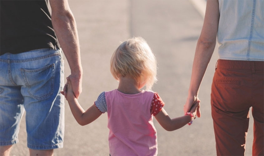 Em razão da pandemia, presidente do STJ mantém criança com casal que quer regularizar adoção