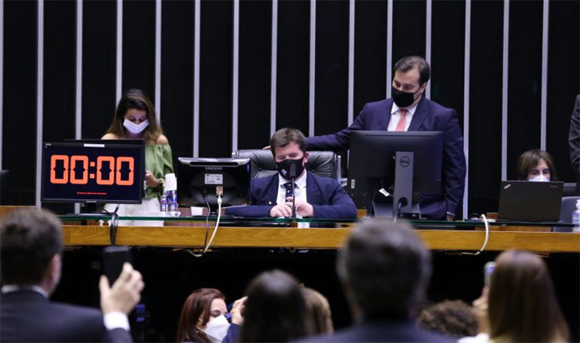 Aprovação do Fundeb mostra responsabilidade da Câmara com futuro da educação, diz Maia  