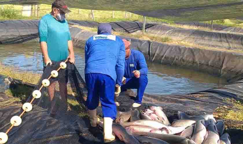 Município apoia produtor rural com transporte e construção de tanques