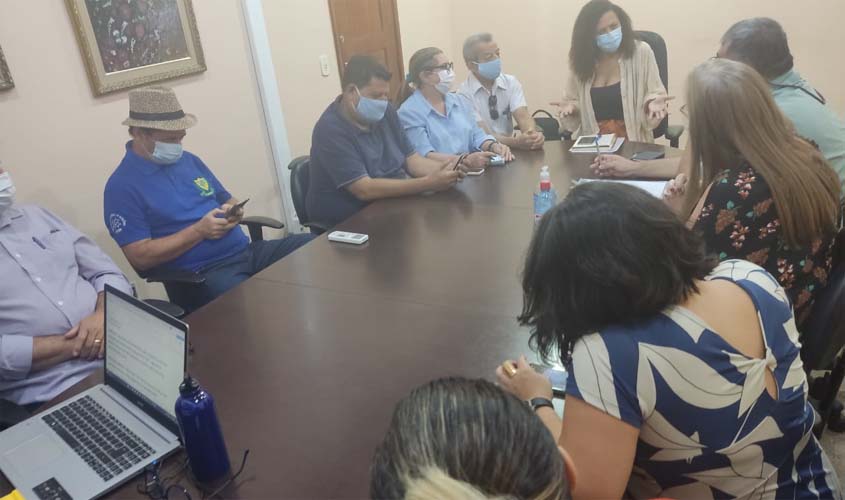 UNIR: sindicato pressiona reitora para regularizar progressões funcionais de professores