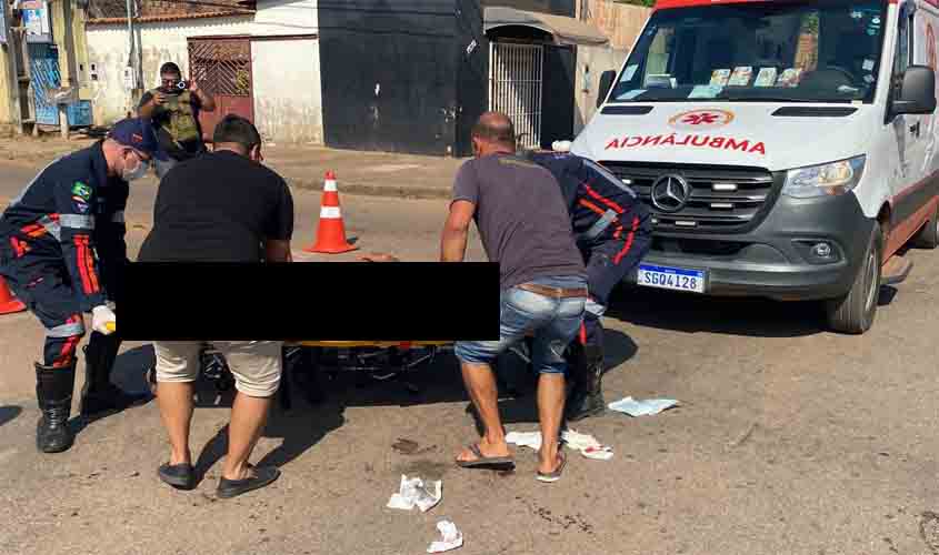 Motociclista fica em estado grave após bater na lateral de carro