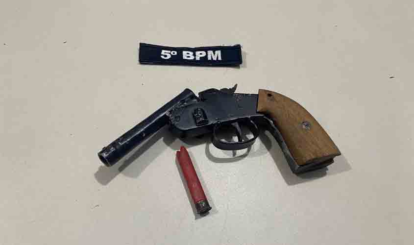 Homem é preso com arma caseira após tentar fugir da polícia na capital