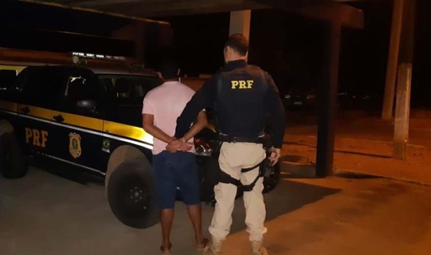 Homem foragido da Justiça é preso pela PRF
