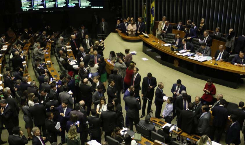 Câmara aprova projeto que amplia posse de arma em propriedade rural