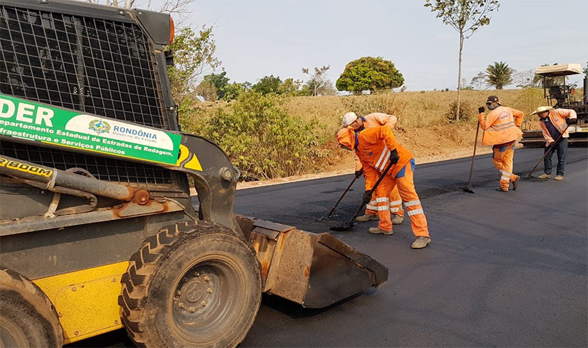 DER inicia aplicação de asfalto na recuperação da RO-479 