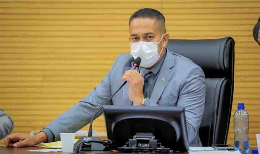 Projeto de Eyder Brasil que proíbe linguagem neutra em escolas públicas e privadas é aprovado na Assembleia