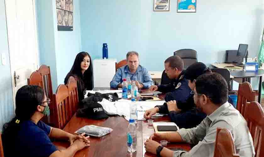 Reunião trata de reativação do projeto polícia mirim e estruturação do quartel da Polícia Militar