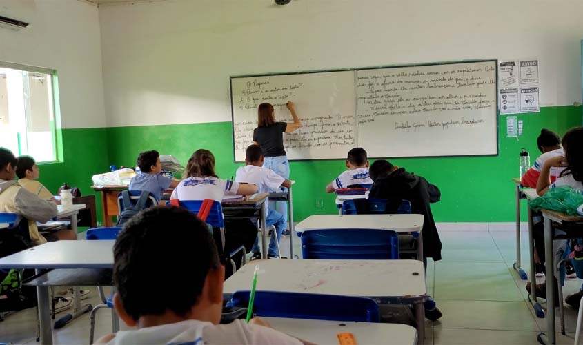 Prefeitura sanciona lei para cumprimento ao piso salarial dos professores da rede municipal de ensino