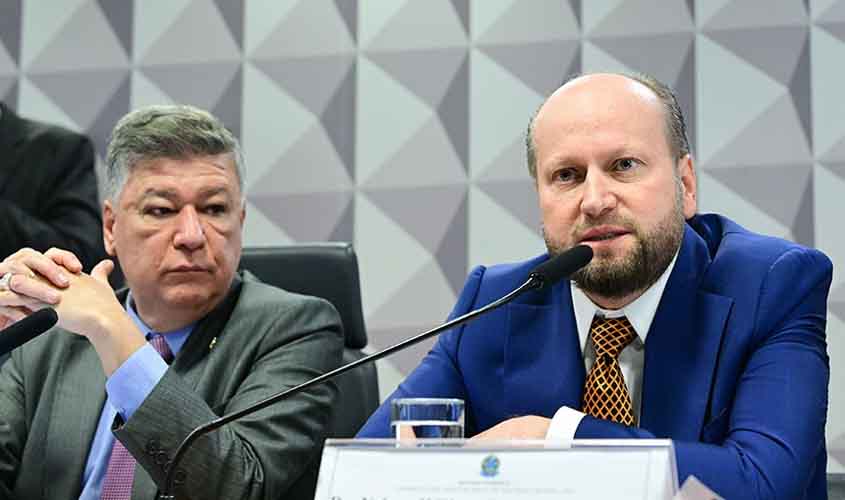 Nelson Wilians nega participação em fraudes e cala-se diante da CPMI  