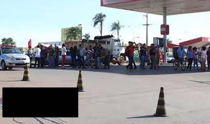 Jovem é morto a facadas em estacionamento de posto de combustível em Jaru