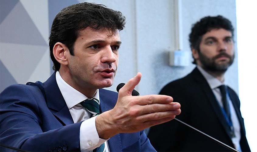 Ministro do Turismo nega candidaturas-laranja de mulheres no PSL mineiro