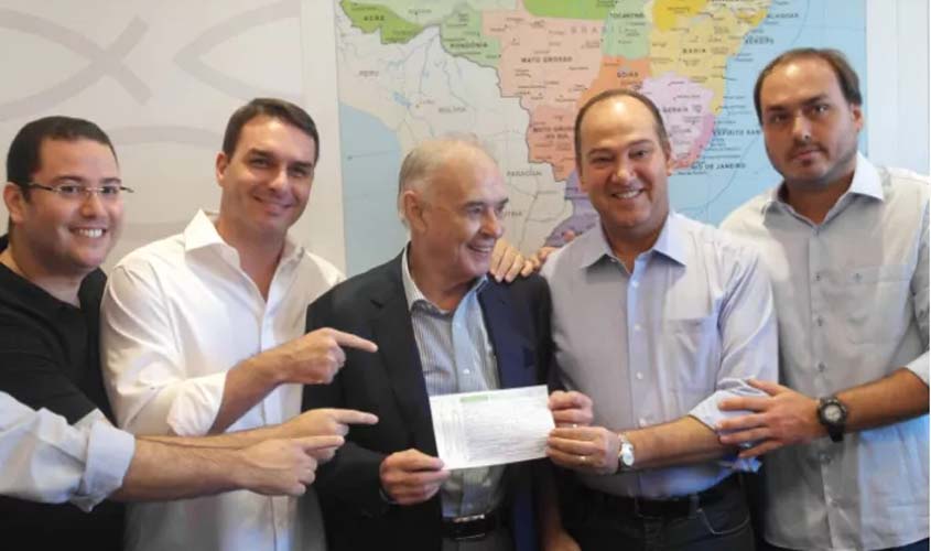 Morre por complicações da Covid o senador bolsonarista Arolde de Oliveira, que era contra o isolamento social