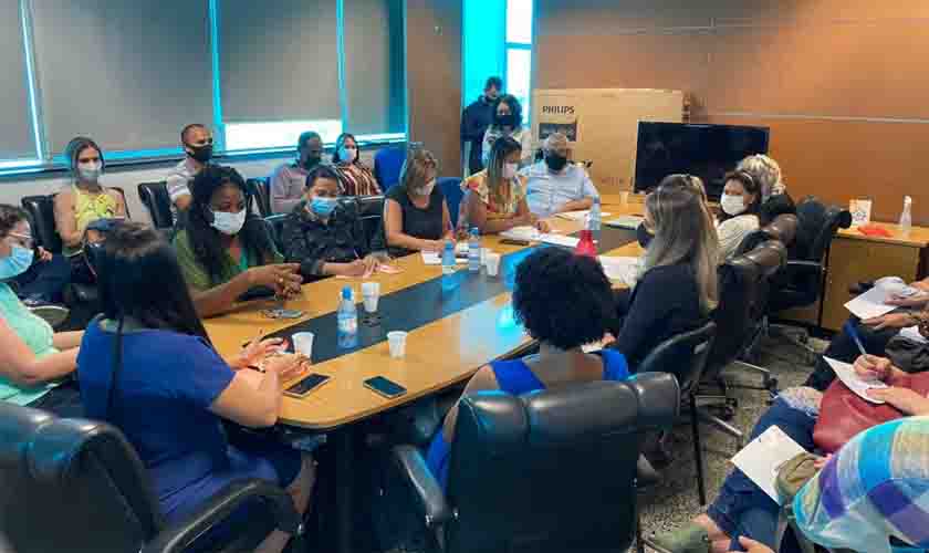 Professores denunciam transtornos gerados pelo diário eletrônico do Novo Ensino Médio e jornada de trabalho excessiva