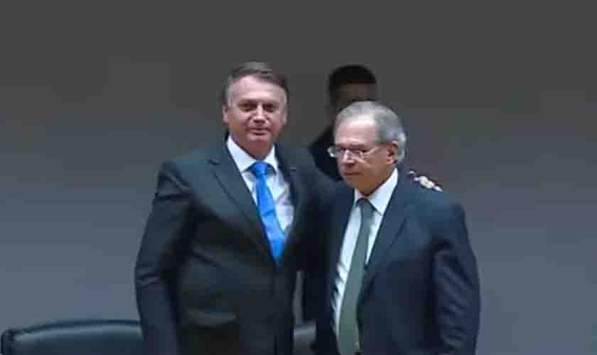 Bolsonaro confirma Guedes no cargo e diz que não fará 