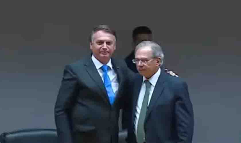 Bolsonaro confirma Guedes no cargo e diz que não fará