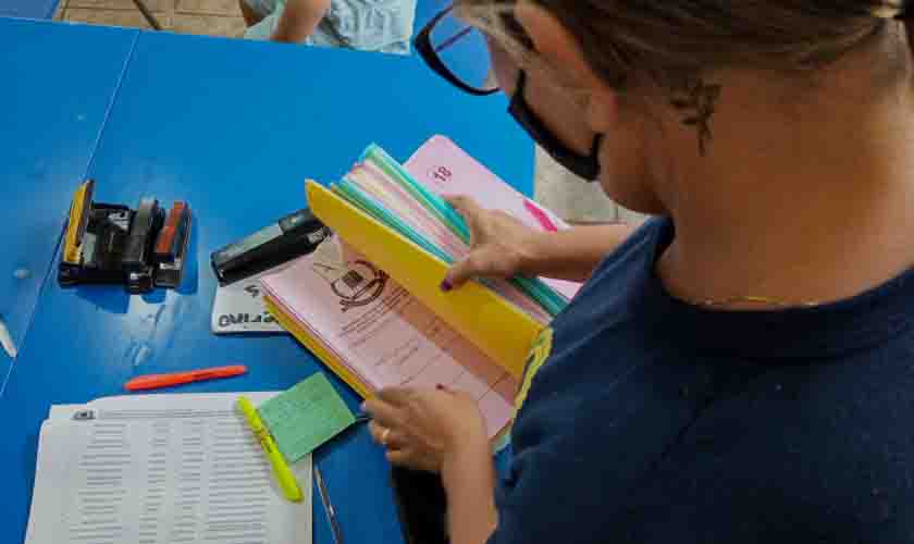 Busca ativa é realizada para solucionar pendências de documentação à regularização de imóveis nos bairros Calama e Paraíso