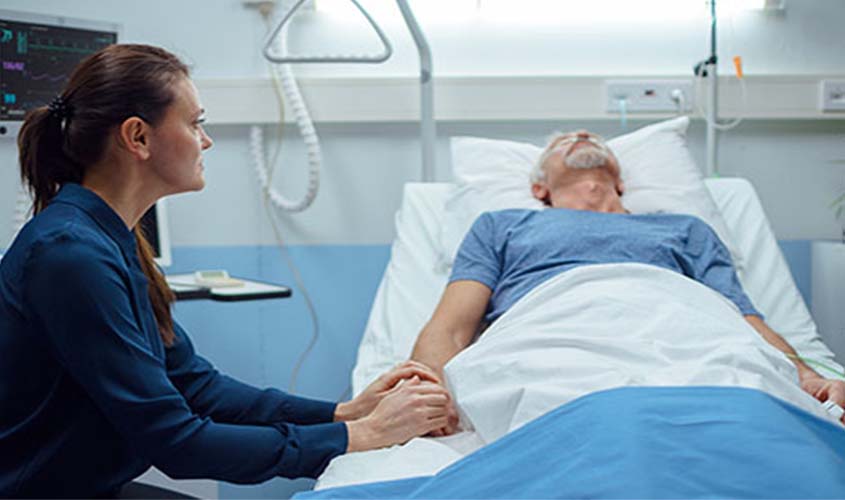 Plano de saúde deve pagar despesas hospitalares de acompanhante de paciente idoso