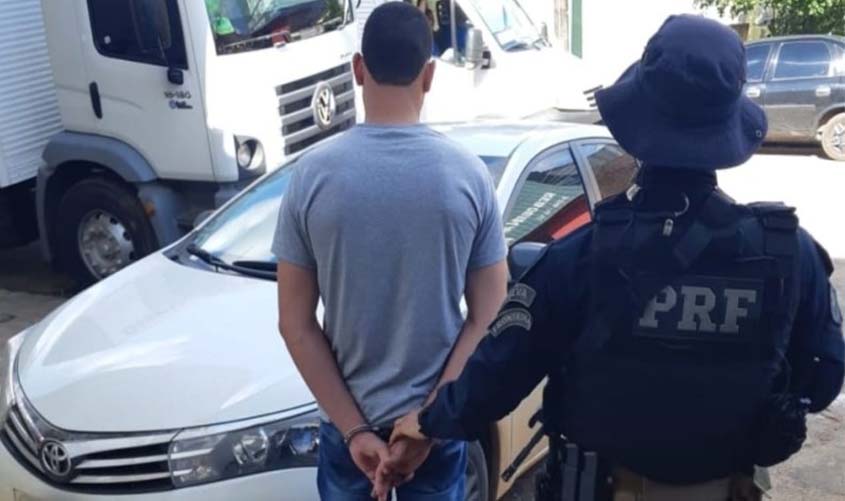 PRF e BPFRON recuperam veículo clonado