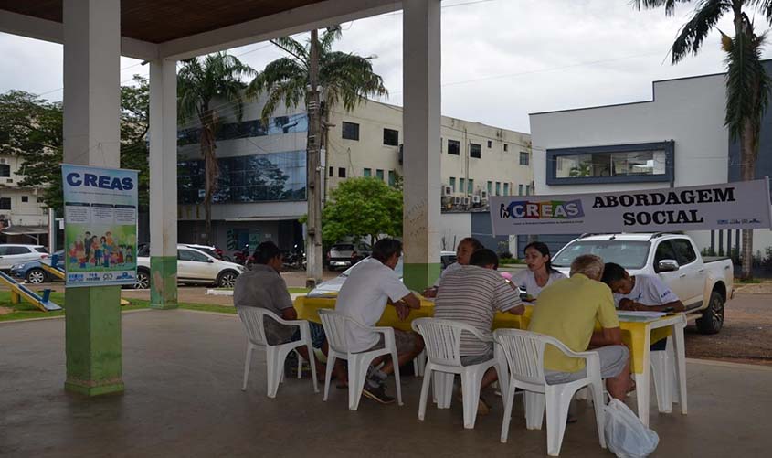 Prefeitura leva atendimento para retirada de dependentes químicos das ruas